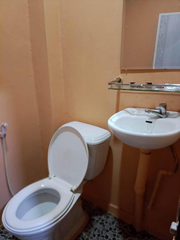 Sunshine Hotel Kampot - Budget Double Room