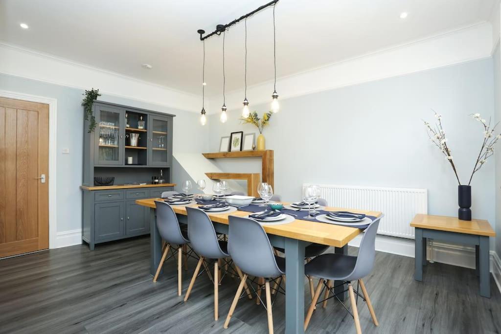 a dining room with a table and chairs at Atlas Place Broadstairs 4 bed family accommodation in Kent