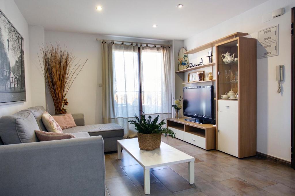 TV a/nebo společenská místnost v ubytování Apartamento a 50 metros de la playa, Luminoso y acogedor