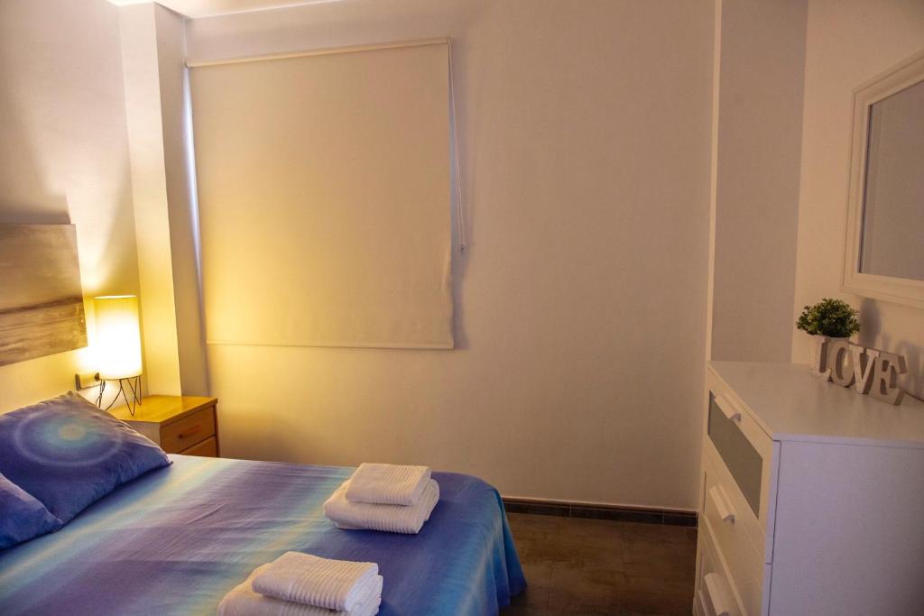 Postel nebo postele na pokoji v ubytování Apartamento a 50 metros de la playa, Luminoso y acogedor