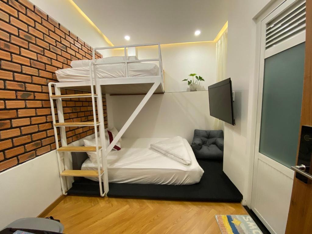 Giường trong phòng chung tại Feliz Dalat Homestay