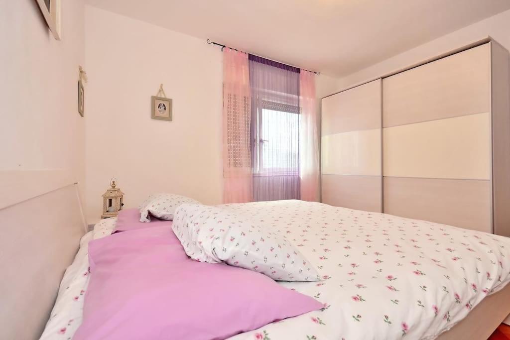 Posteľ alebo postele v izbe v ubytovaní Family apartment near sea