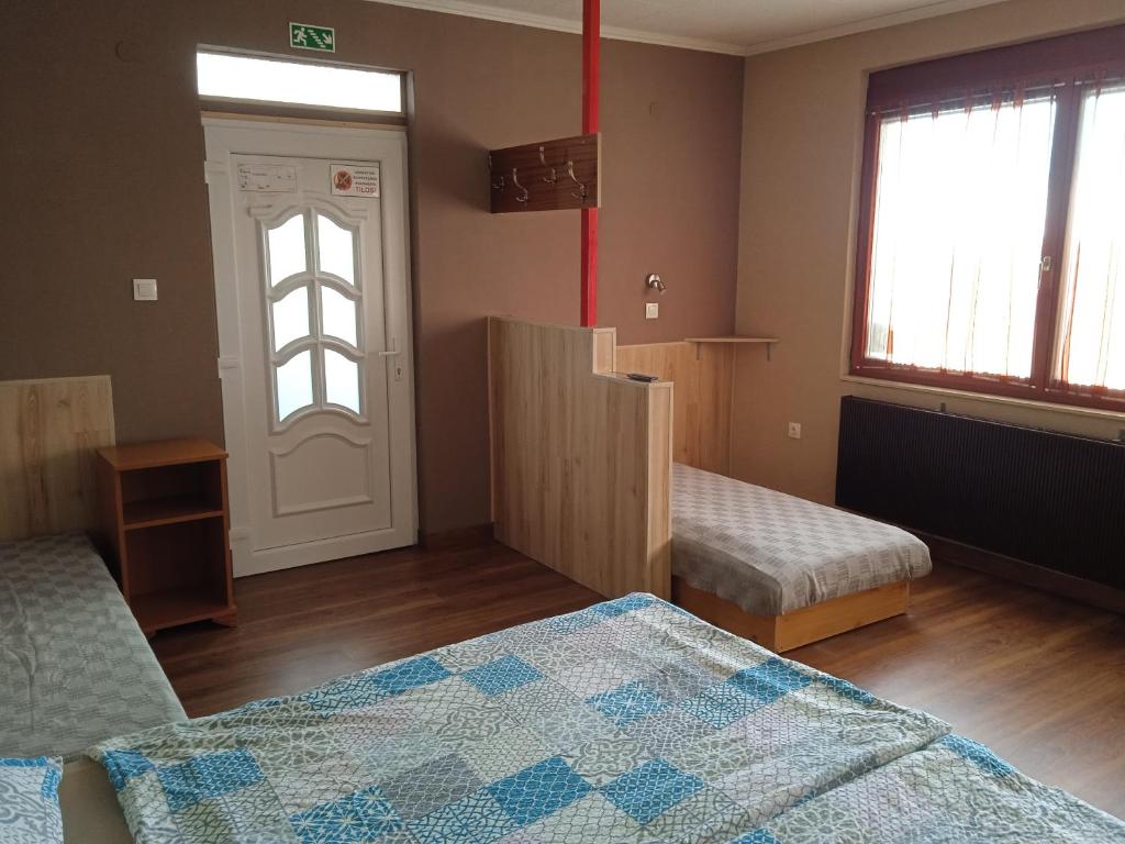 Postel nebo postele na pokoji v ubytování Málnás Szállás
