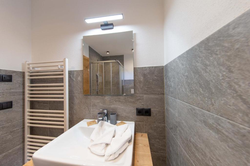 A bathroom at A CASA Granat