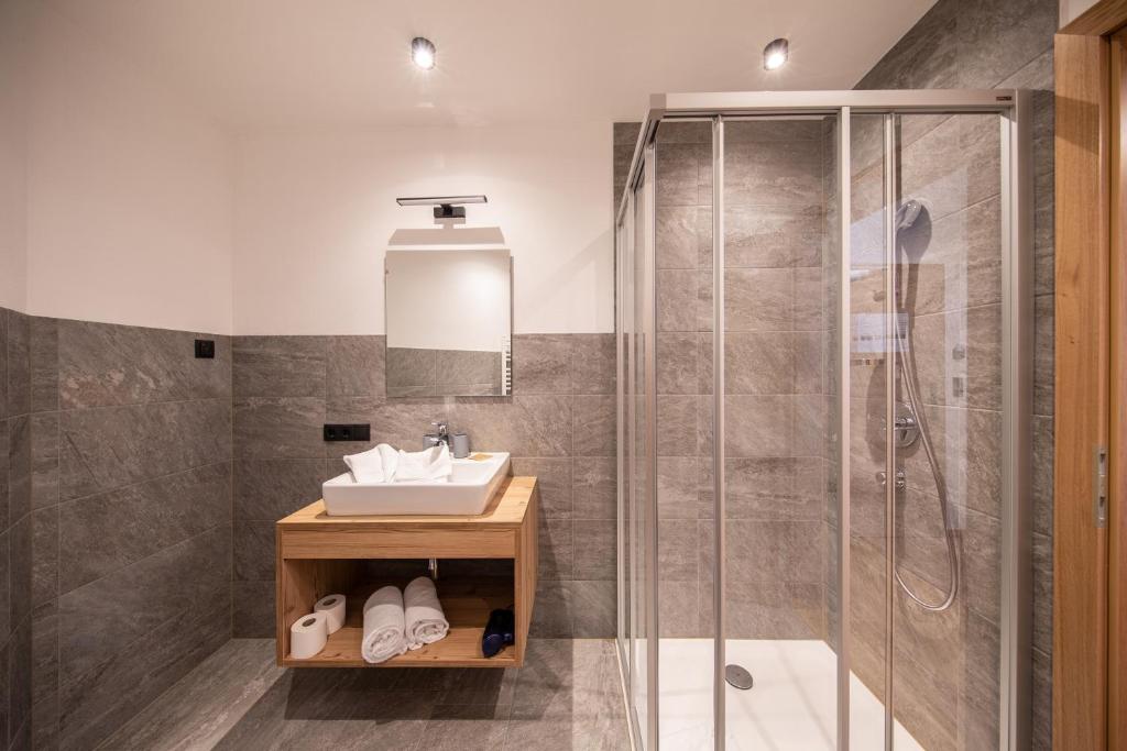 A bathroom at A CASA Granat