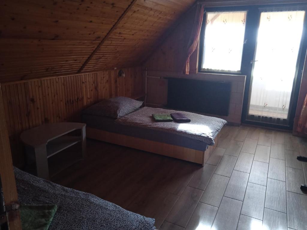 Postel nebo postele na pokoji v ubytování Málnás Szállás