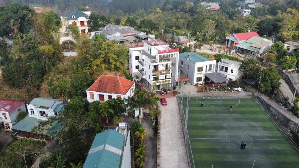 an aerial view of a tennis court and houses at GiaBinh Homestay in Cao Bằng