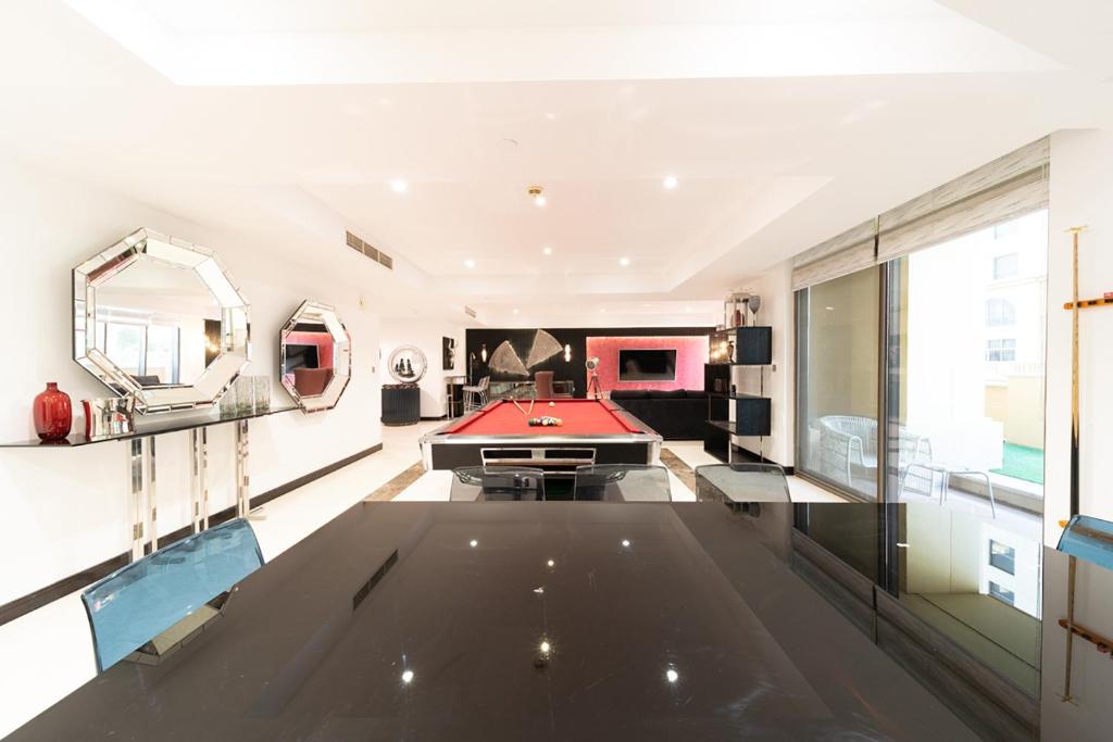 6 Bedrooms Beach Villa in the main JBR beach Walk - отзывы и видео