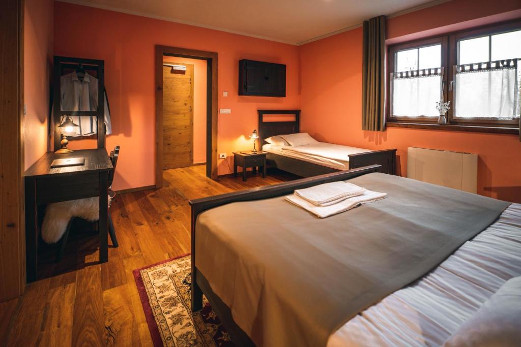 Hotel Zamorc - Triple Room - Acceso A Discapacidad