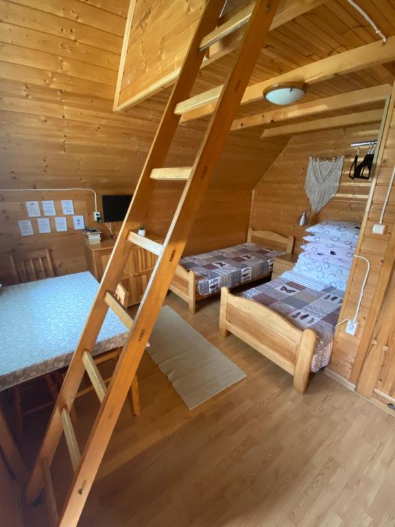 Postel nebo postele na pokoji v ubytování Domki u Łosia Bieszczady & Sauna