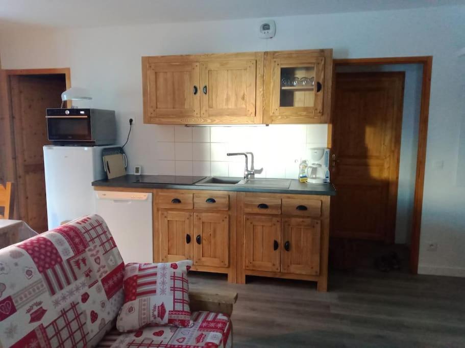 Kuchnia lub aneks kuchenny w obiekcie Appartement 6/8 pers à 200 m des pistes - piscine