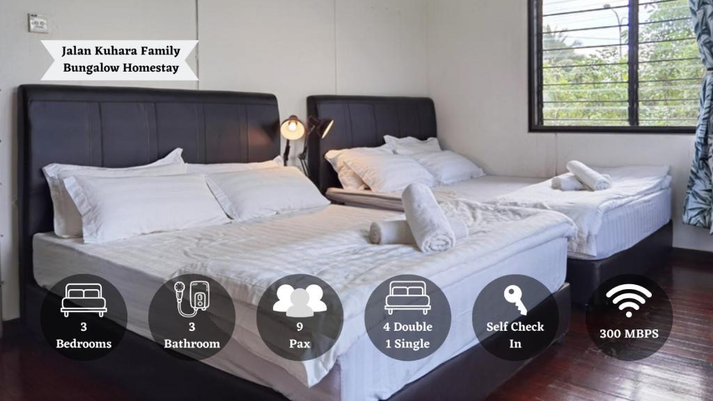 Dos camas en un dormitorio con etiquetas. en Jalan Kuhara 300 mbps BBQ spacious LR Detach Bungalow en Tawau