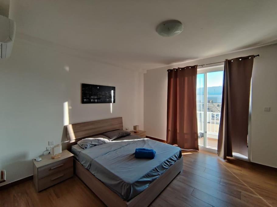 TV a/nebo společenská místnost v ubytování Luxurious 2 bedroom apartment with country view