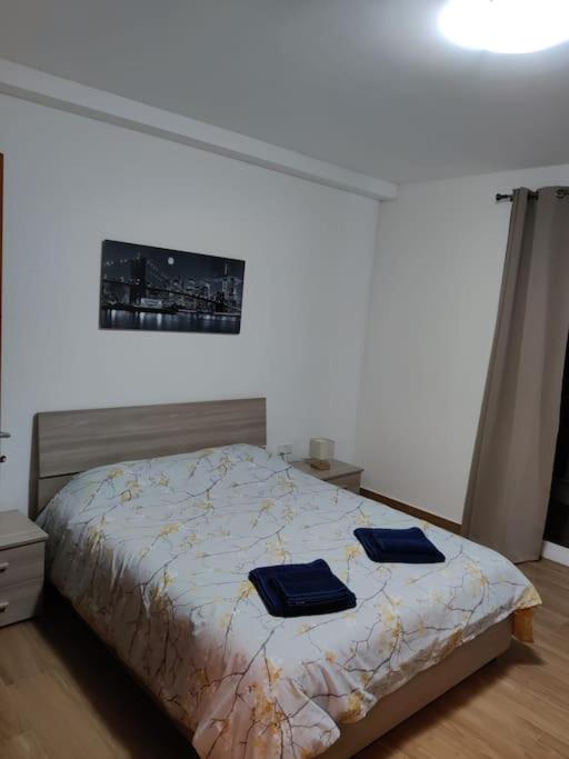 Postel nebo postele na pokoji v ubytování Luxurious 2 bedroom apartment with country view
