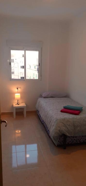 A bed or beds in a room at Centro Historico Malaga especial grupos parking gratis 5