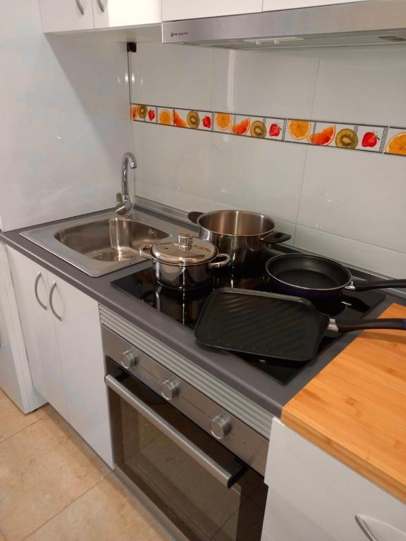 A kitchen or kitchenette at Centro Historico Malaga especial grupos parking gratis 5