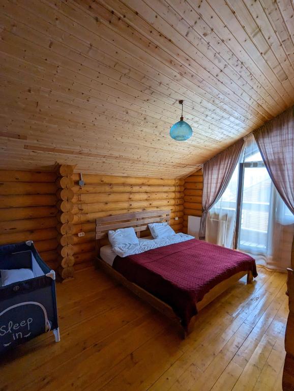 Postel nebo postele na pokoji v ubytování LOG HOUSE