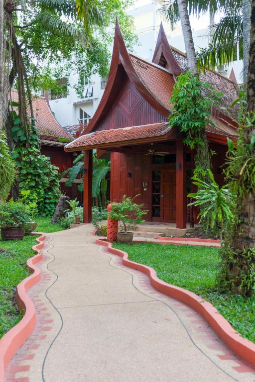 Royal Phawadee Village Patong - 2 Minutes walk to the beach - Resim 18