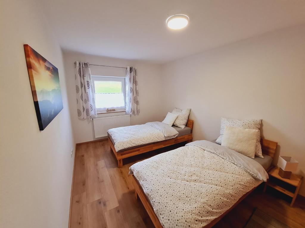 Postel nebo postele na pokoji v ubytování Ferienwohnung Waldfrieden