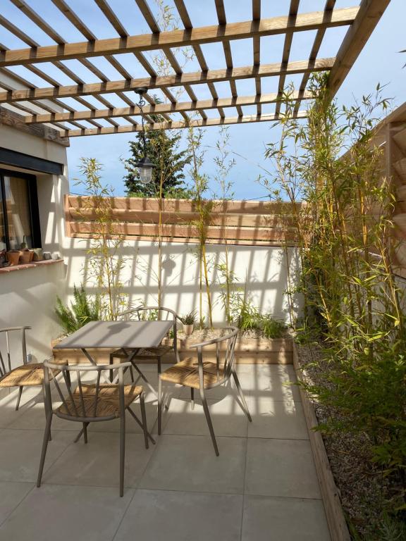 Balkón nebo terasa v ubytování le pool house