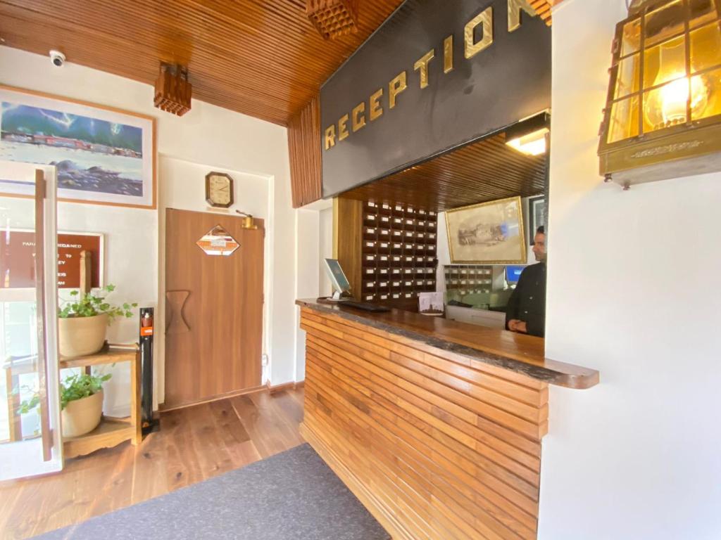 Kuchyň nebo kuchyňský kout v ubytování Pahalgam Hotel