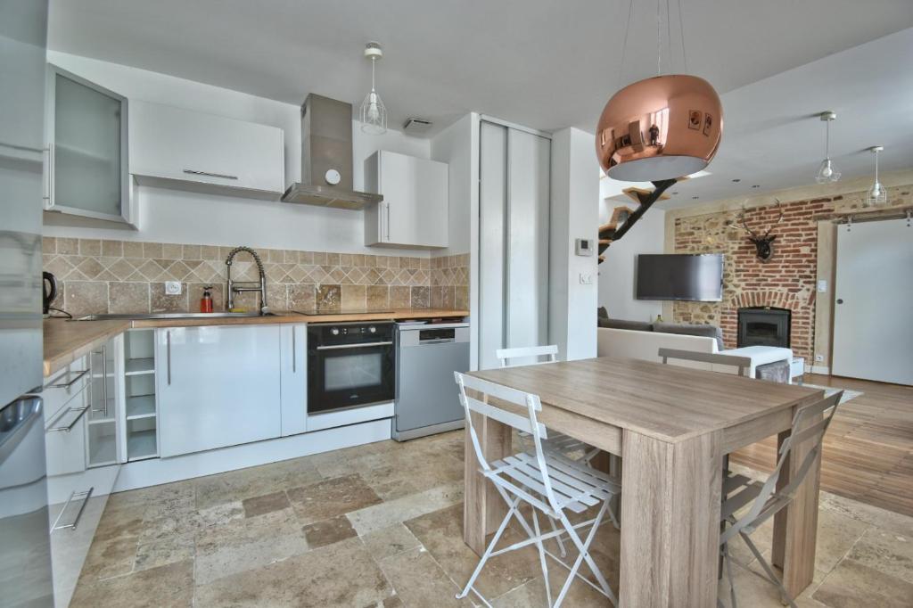 Immeuble centre ville Jardin des plantes - Two-Bedroom Apartment