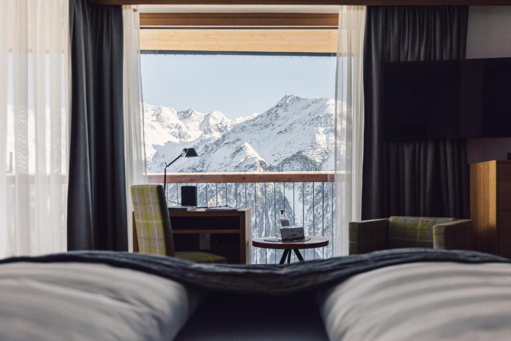 Nespecifikovaný výhled na hory nebo výhled na hory při pohledu z hotelu