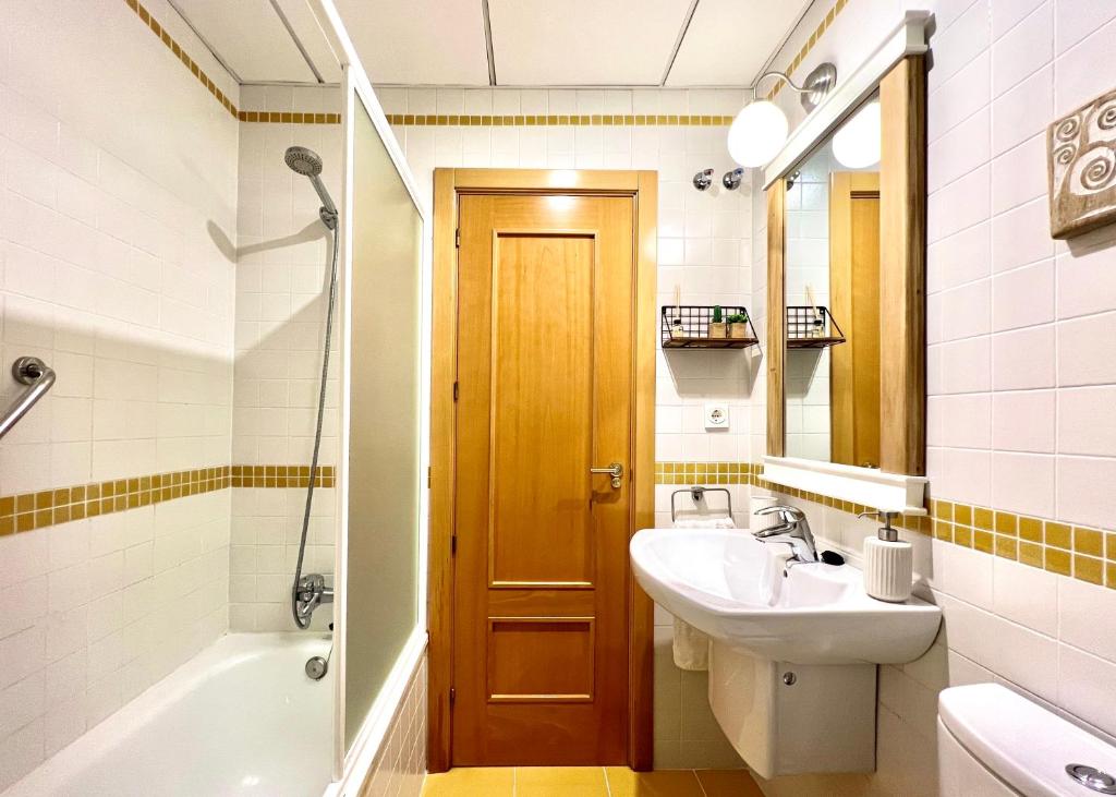 Łazienka w obiekcie Teodosio Apartment FREE PARKING & CENTRAL AC