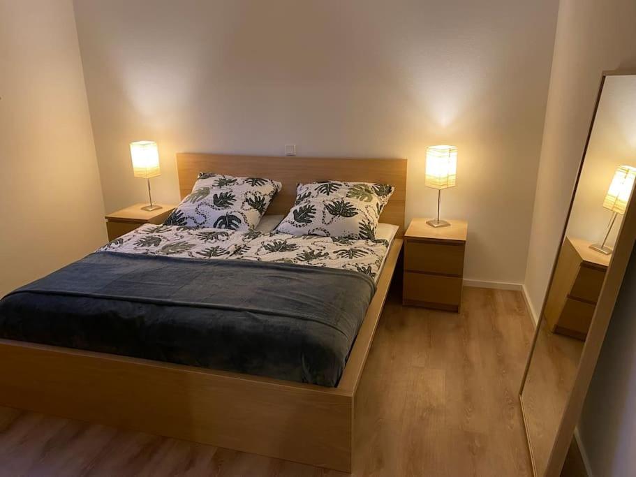 Un pat sau paturi într-o cameră la Ferienwohnung Westerwald-Domizil