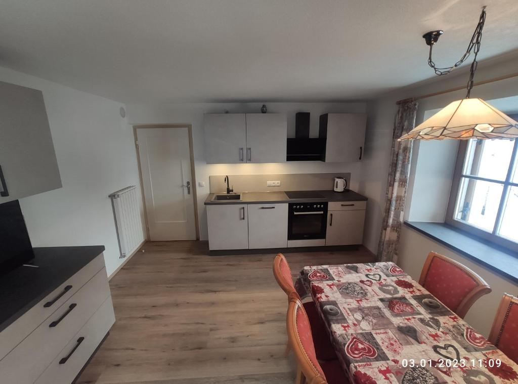 Kuchyň nebo kuchyňský kout v ubytování Appartements Klaus Bergheim