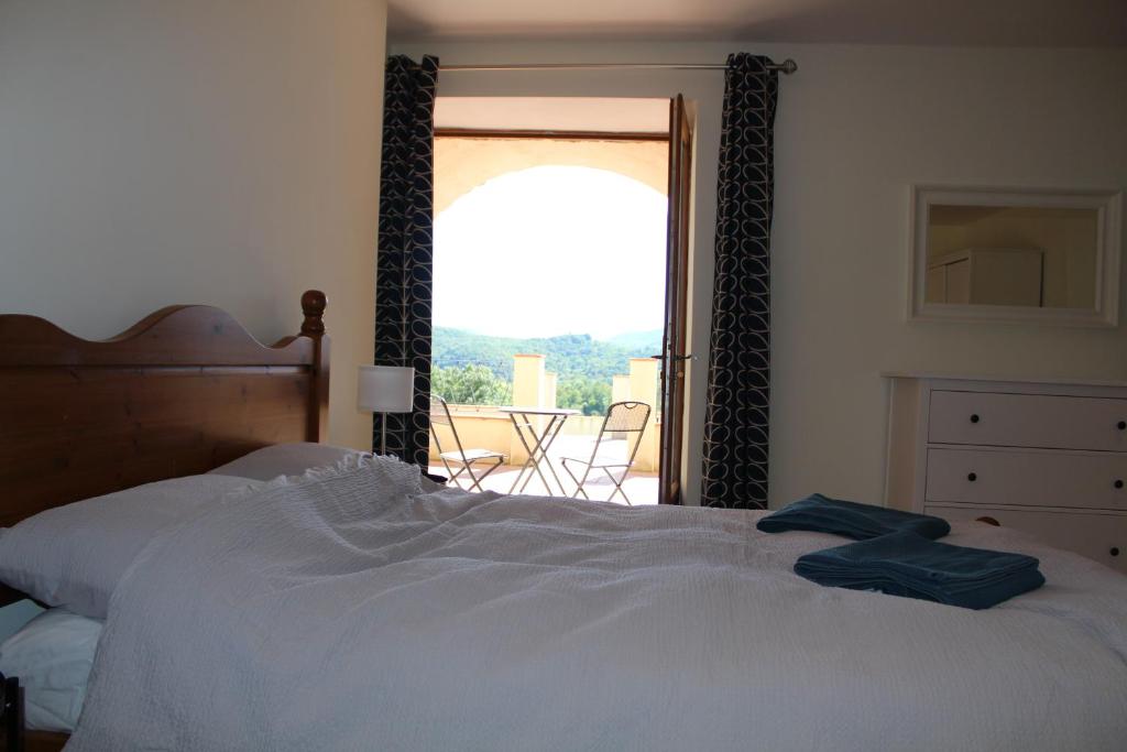 Posteľ alebo postele v izbe v ubytovaní Lo Boix: Le Mas and Le Canigou