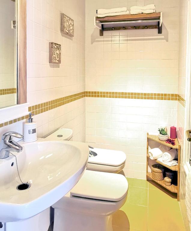 Łazienka w obiekcie Teodosio Apartment FREE PARKING & CENTRAL AC