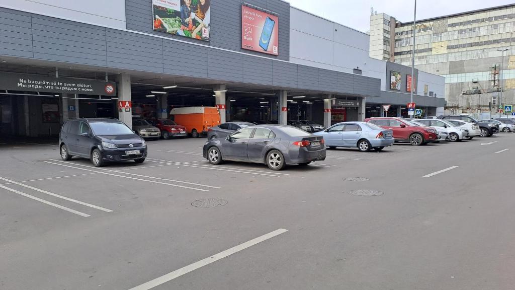 Airport 24&24 Car Parking - Housity