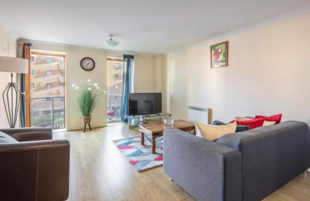 1 Bedroom Flat with Free Parking - Apartment