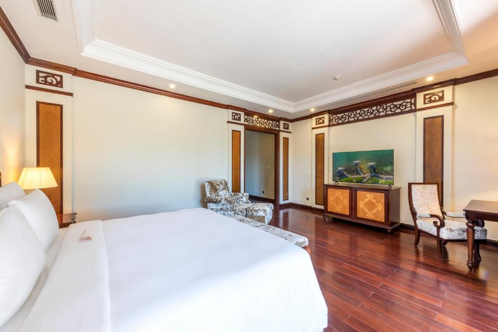 Biệt Thự Grand 2 Tầng Có Giường Cỡ King - Hồ Bơi Riêng - Vé Vào Công Viên Giải Trí VinWonders