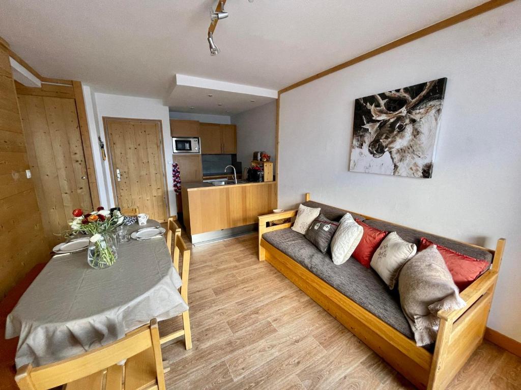 Appartement Tignes, 2 pièces, 6 personnes - FR-1-449-37にあるシーティングエリア