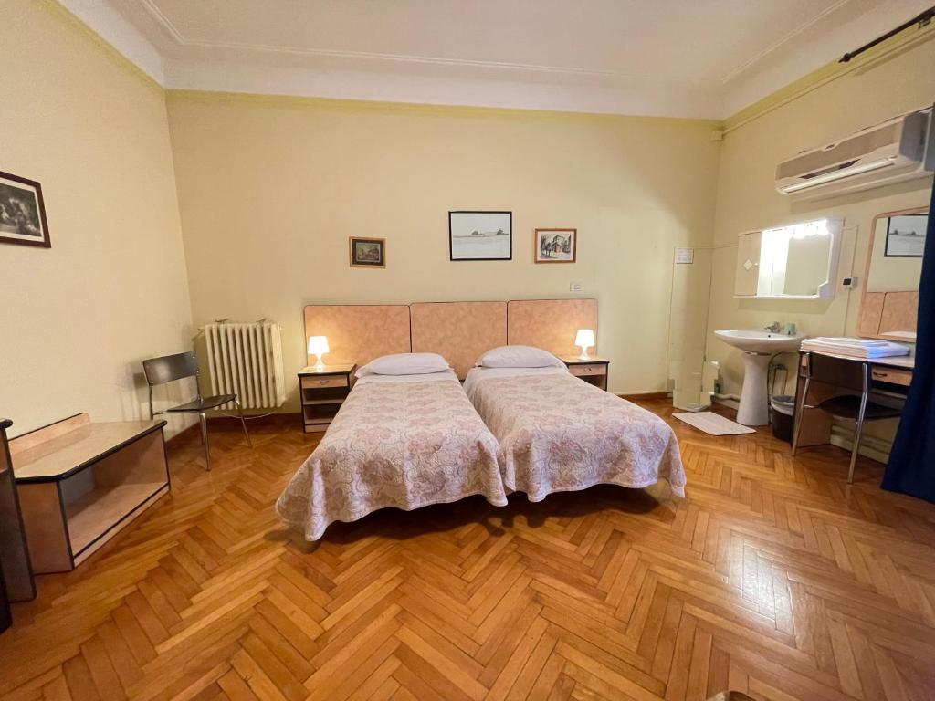 Łóżko lub łóżka w pokoju w obiekcie Hotel Panorama Bologna Centro