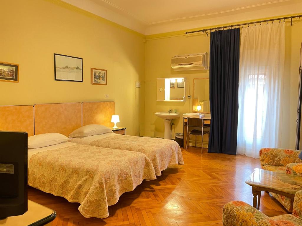 Łóżko lub łóżka w pokoju w obiekcie Hotel Panorama Bologna Centro