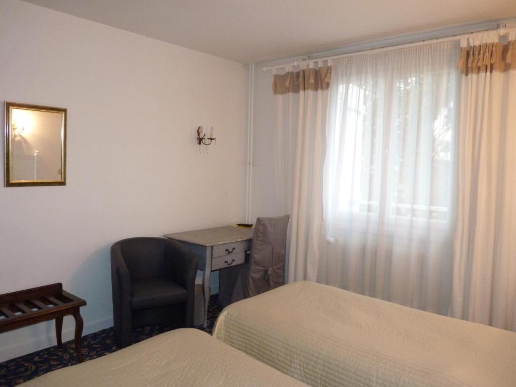 Postel nebo postele na pokoji v ubytování Hotel Victor Hugo