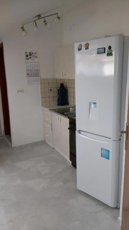 Kuchyňa alebo kuchynka v ubytovaní Apartments Davorka Šimuni