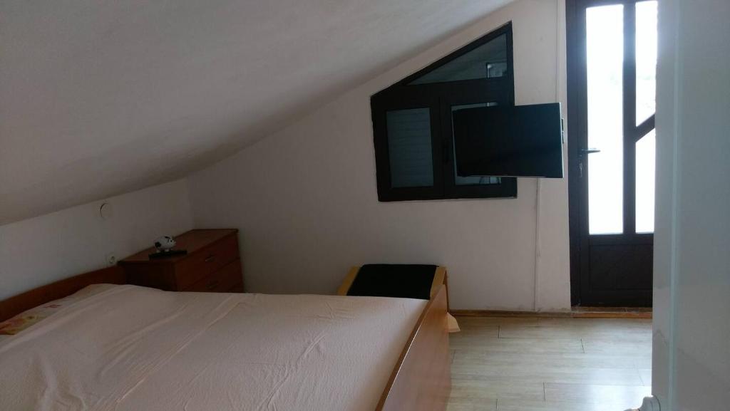 Televízia a/alebo spoločenská miestnosť v ubytovaní Apartments Davorka Šimuni