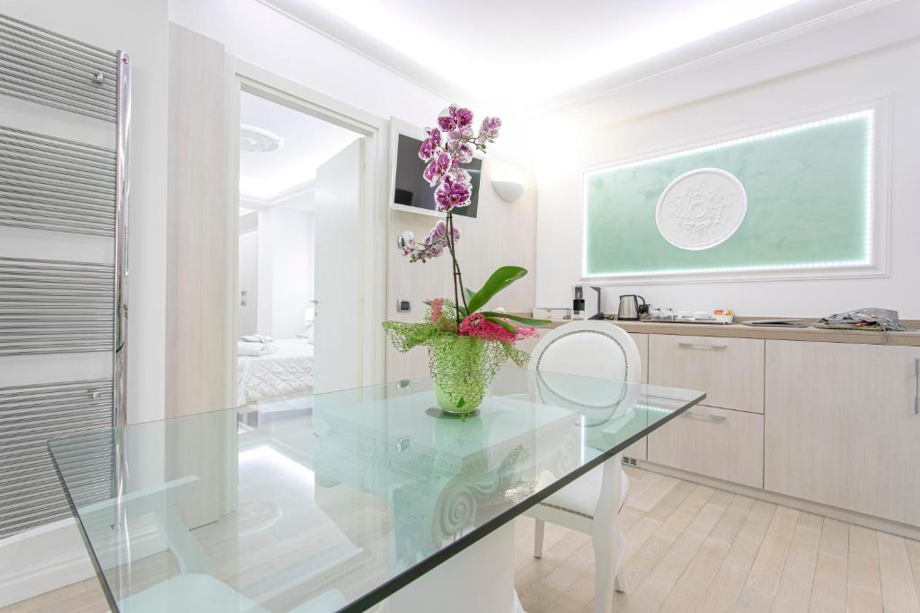 Kuchyň nebo kuchyňský kout v ubytování Boutique Hotel Paradiso Bovelacci