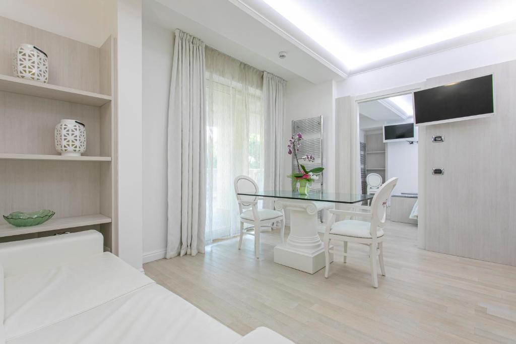 TV a/nebo společenská místnost v ubytování Boutique Hotel Paradiso Bovelacci