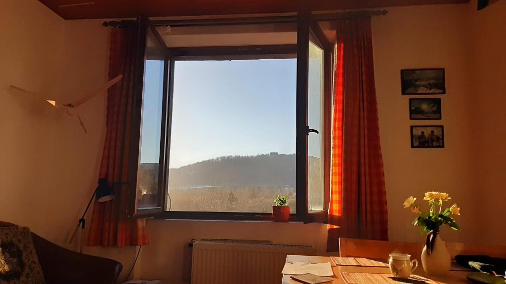 Nespecifikovaný výhled na hory nebo výhled na hory při pohledu z apartmánu