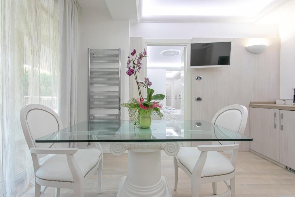 Kuchyň nebo kuchyňský kout v ubytování Boutique Hotel Paradiso Bovelacci