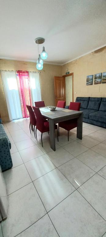 Posezení v ubytování Apartment With Pool Gozo
