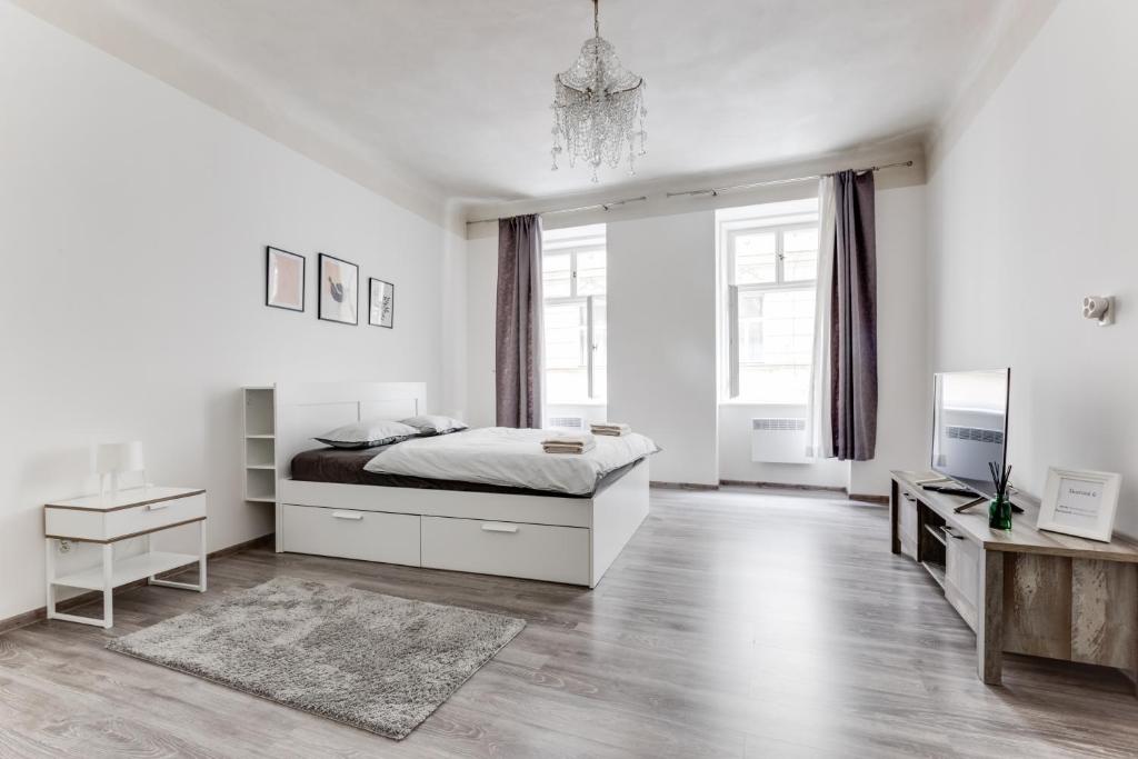 Postel nebo postele na pokoji v ubytování Lovely Apartments Heart of Prague