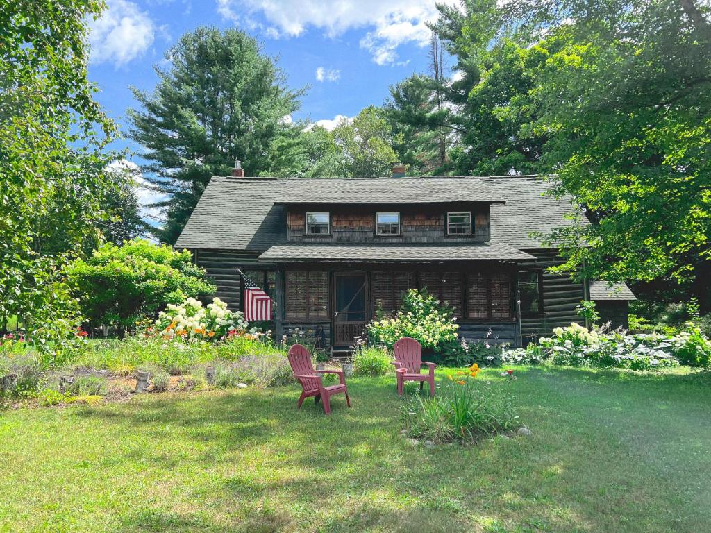 Vacation Home NEW! Log cabin retreat with modern updates sleeps 14