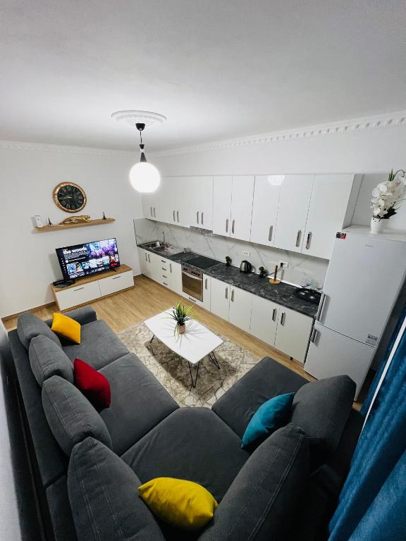 Kuchyň nebo kuchyňský kout v ubytování Apartment Elbasan city center 2