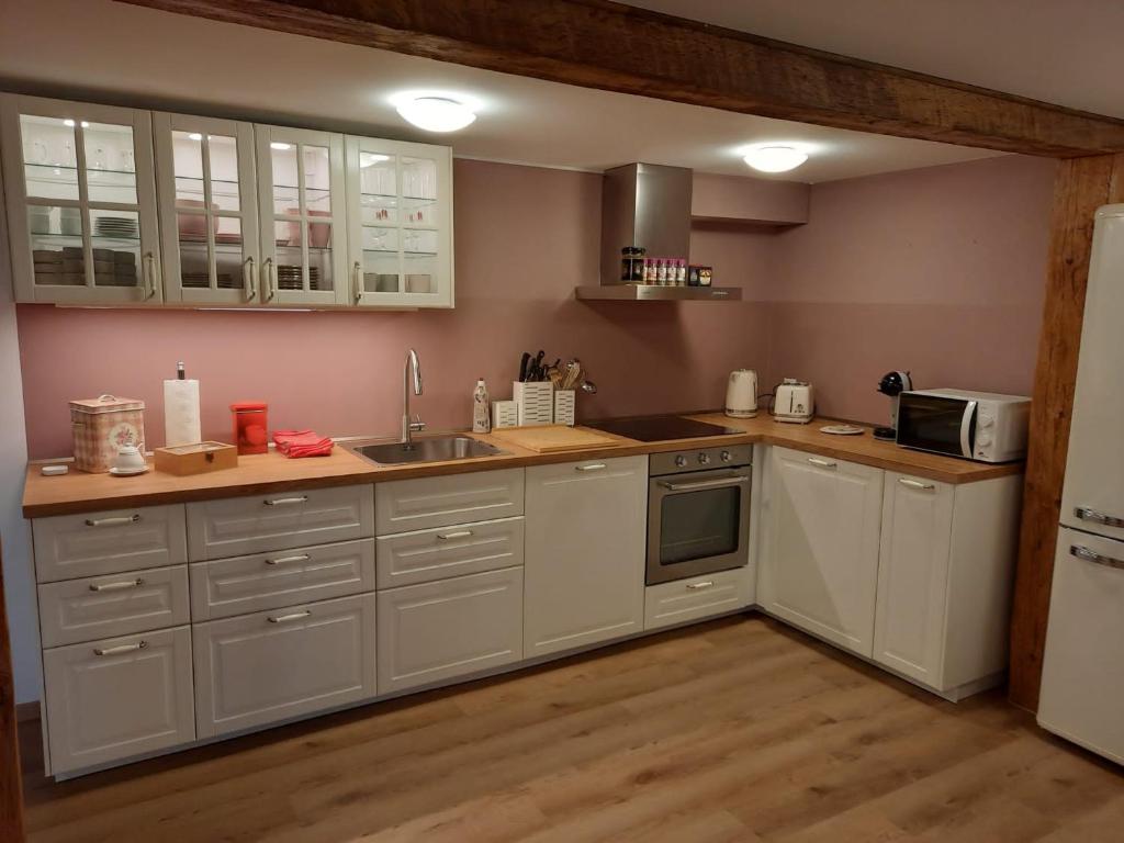 Kuchyň nebo kuchyňský kout v ubytování Idyllischer Bauernhof mit Charme